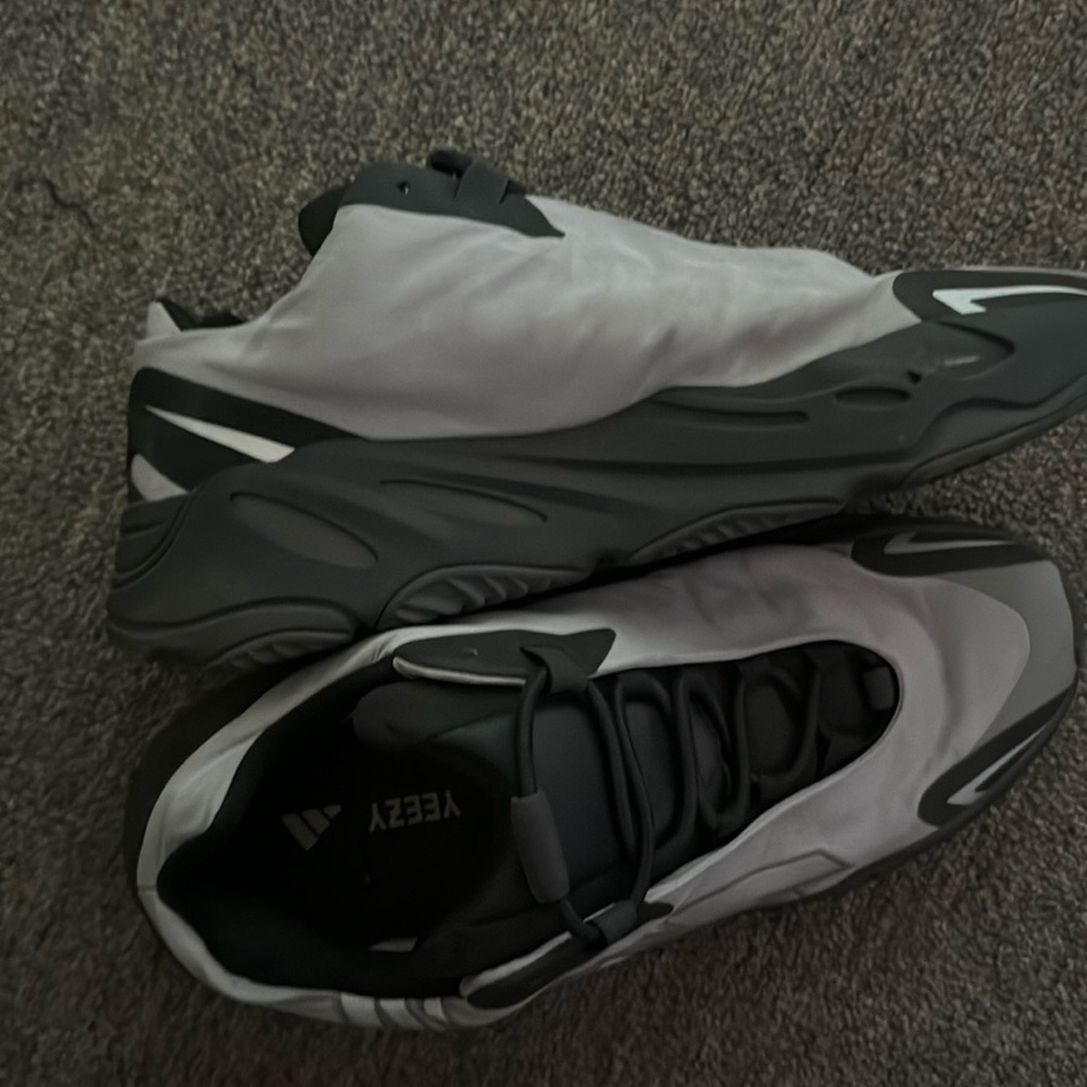 Yeezy 700